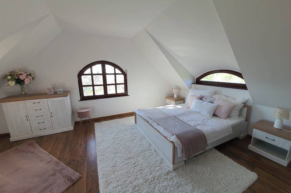 Villa a Balaton-Felvidéken, ahol jakuzziban gyönyörködhet a tó panorámájában in Vászoly, Balatonfüredi járás