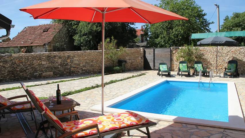 Ferienhaus für 8 Personen, mit Sauna und Terrasse sowie Pool - 1