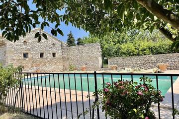Gîte pour 6 personnes, avec piscine et jardin à Réauville
