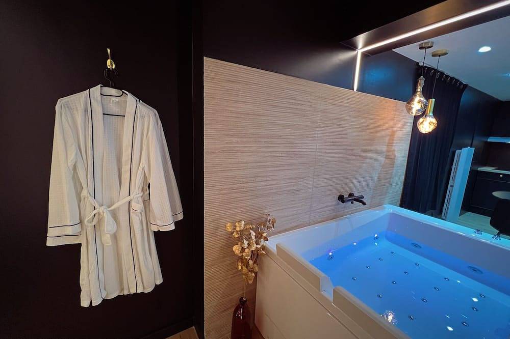 La Bulle d'Amour - Luxury suite & Spa in La Roche-sur-Yon, Loire Valley