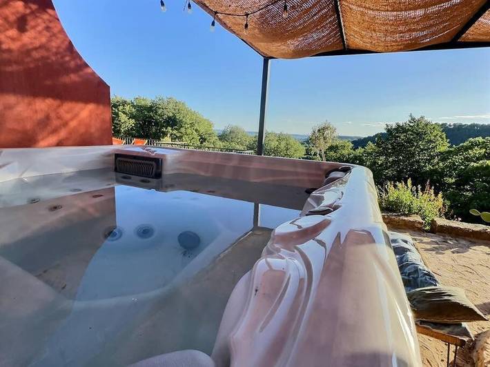 Location de vacances pour 6 personnes, avec jacuzzi ainsi que jardin et piscine à Cornillon-Confoux - 3