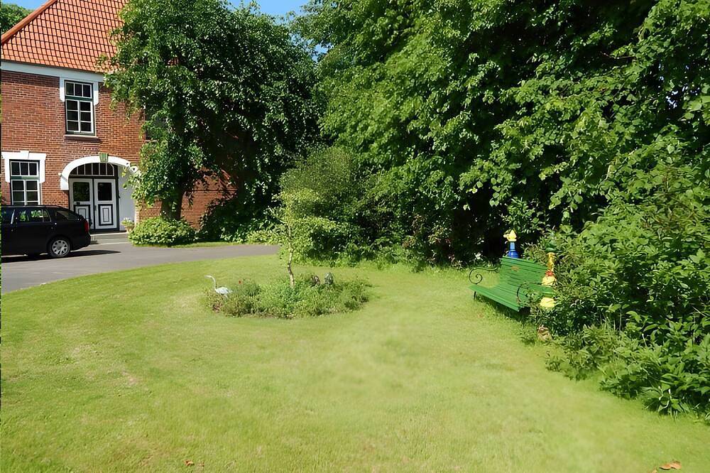 Ganze Wohnung, Ferienwohnung 'Die Große unter den Linden' mit Gemeinschaftsgarten und Wi-Fi in Schülp, Nordsee - Schleswig-Holstein