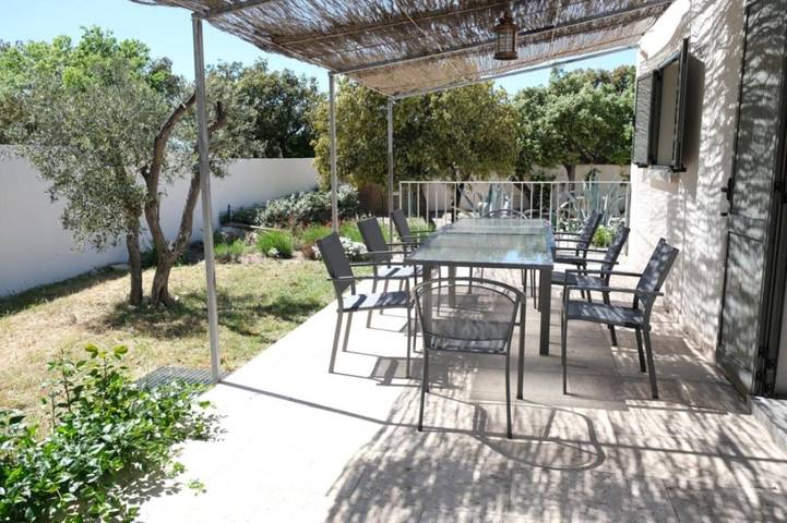 Location de vacances pour 8 personnes, avec jardin et piscine à Aureille - 3