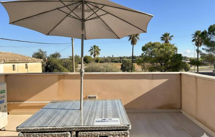 Acogedor Apartamento con Terraza, Piscina y WiFi - Cerca de Perico Son Toreo in Sineu, Interior de Mallorca