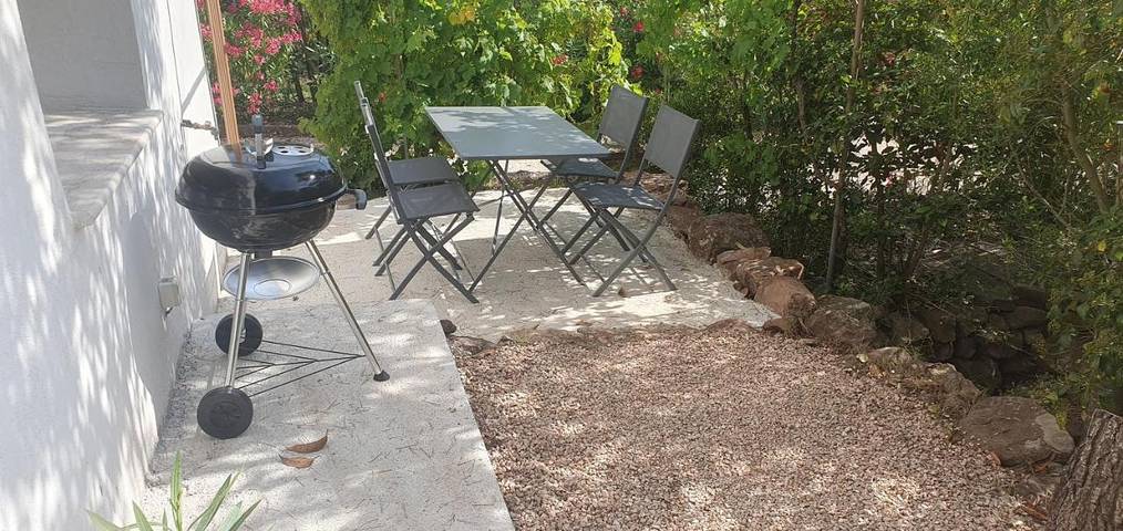 Location de vacances pour 4 personnes, avec jardin ainsi que piscine et vue à Cuers - 3