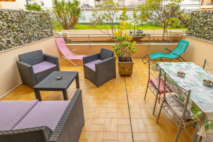 Vacation rental for 3 people, with balcony/terrace and terrace, with pets in Menton