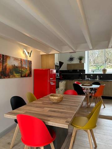 Gîte pour 8 personnes, avec vue et jardin, adapté aux familles à Volvic