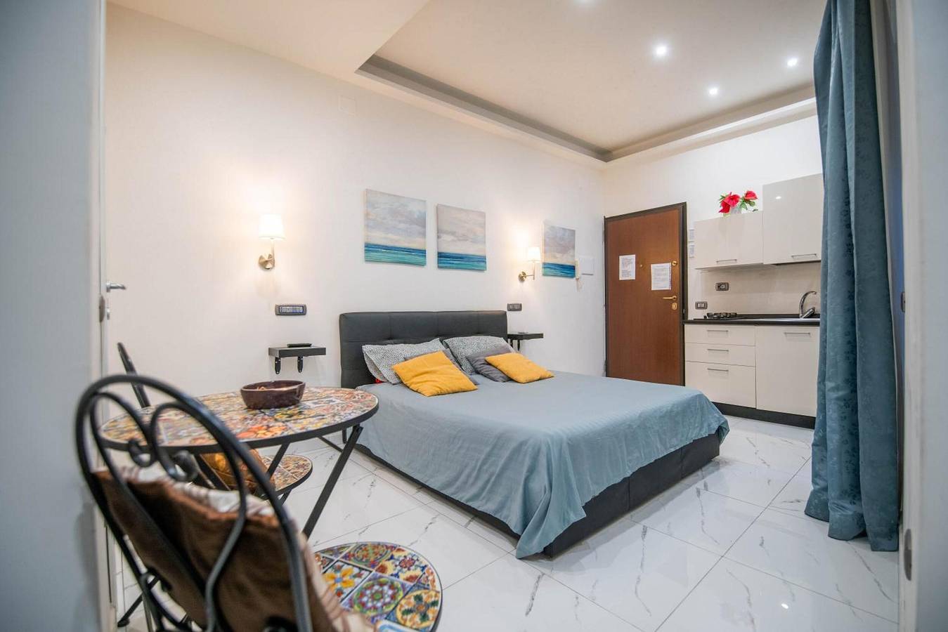 Entire apartment, King Studio Apartment with Wi-Fi and Air Conditioning in Salerno, Tyrrhenian Coast Campania