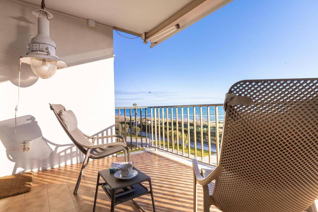 Appartement entier, Lets Holidays Beach front apartment in Gavà Mar, Pine Beach in Platja de Gavà (Gavà), Gavà