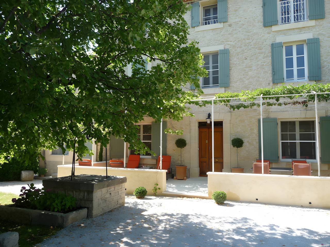 Vakantiehuis 'Fanny' met Uitzicht op de Bergen, Wi-Fi en Airconditioning in Crillon-le-Brave, Parc naturel régional du Mont-Ventoux