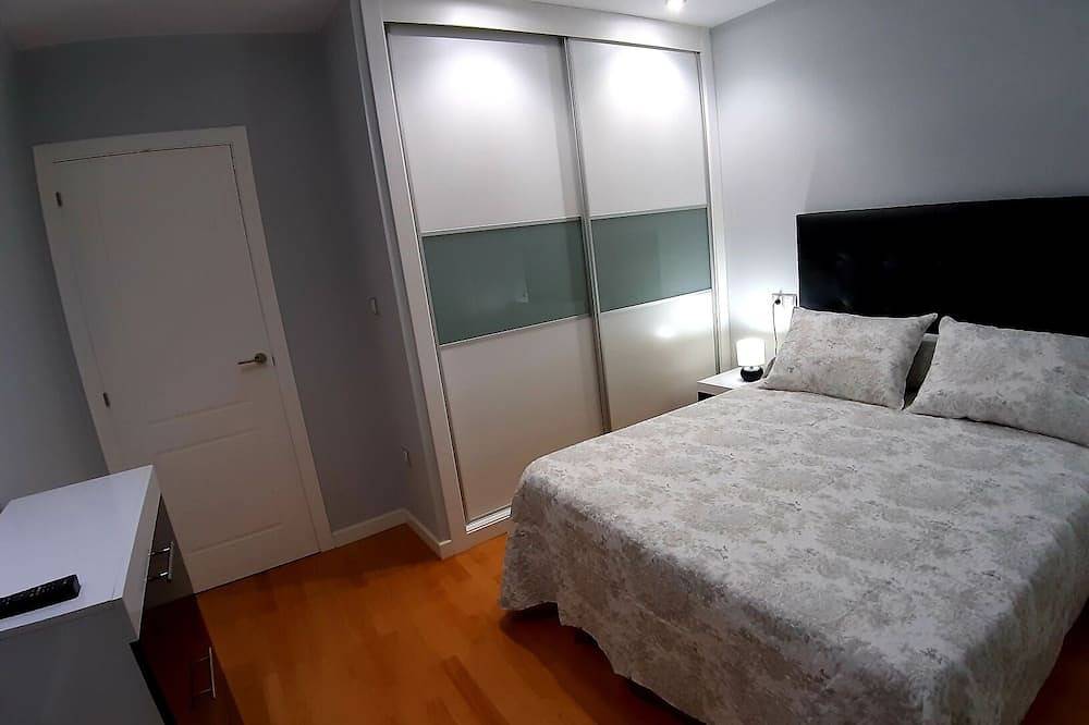 Entire apartment, Enjoy Your Holidays In The Puerto De Cariño in Cariño, Galician Coast