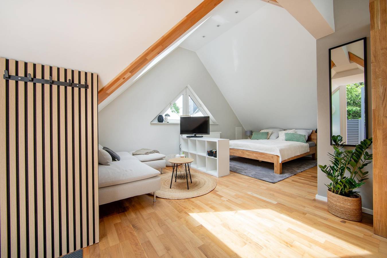 Ganze Ferienwohnung, Gemütliches 2-Bett-Appartment mit Sonnenterrasse in Gillenfeld, Vulkaneifel