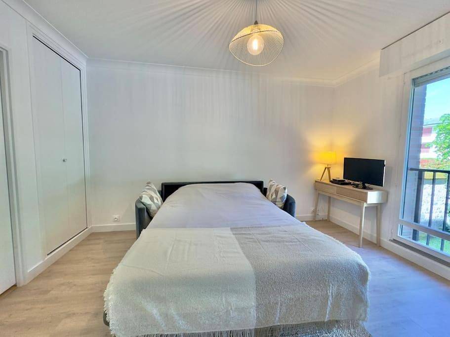 Appartement entier, 2 Pas du Château - Studio - Stationnement in Fontainebleau, Seine-et-Marne