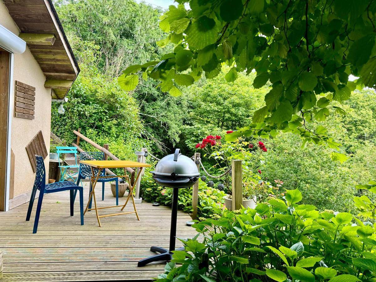 La chambre d hotes de marie indépendante et sa terrasse avec vue panoramique proche alpes mancelles in Sillé-le-Guillaume, Parc naturel régional Normandie-Maine