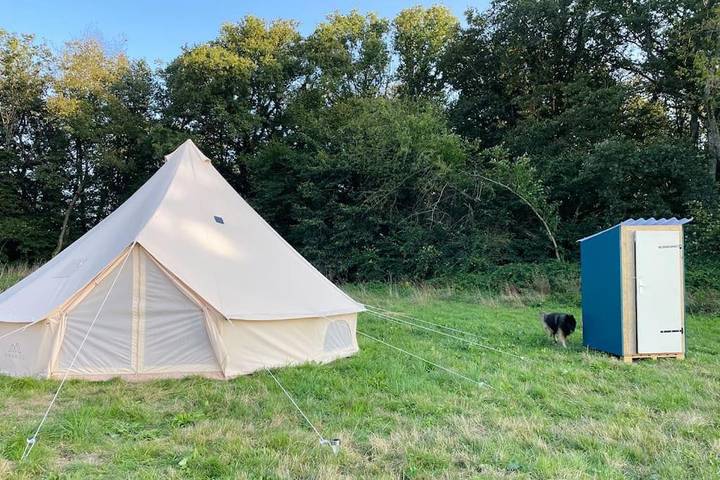 Tente pour 4 personnes, avec terrasse ainsi que jardin et vue, animaux acceptés dans Saône-et-Loire - 2