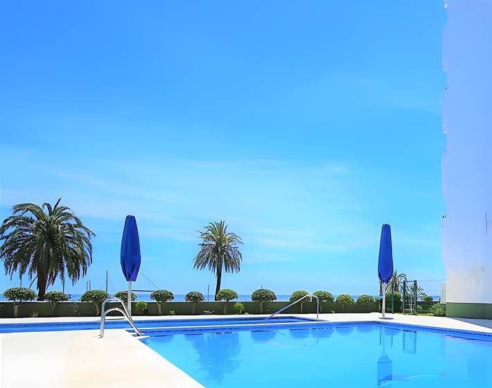 Entire apartment, Apartment 'Modern Marina Apt Fantastic' with Sea View, Wi-Fi and Air Conditioning in Puerto Deportivo de Estepona, Estepona