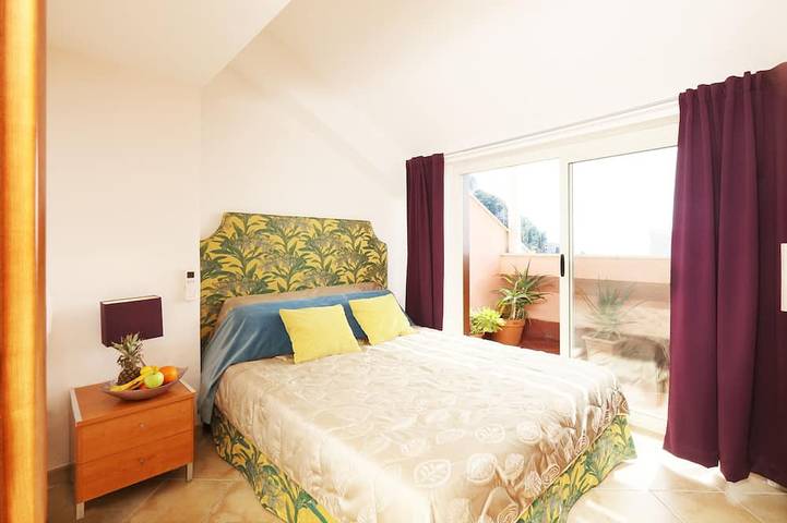 Appartamento intero, Spazioso appartamento 4 camere da letto, centro di Taormina, terrazze vista mare in Taormina, Provincia di Messina