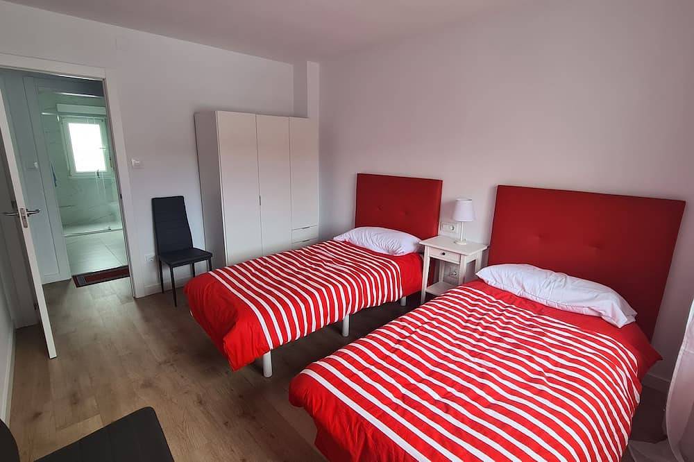 Entire apartment, A Fortaleza es un alojamiento con vistas a la ría y montaña, se aceptan mascotas in San Vicente de la Barquera, Oyambre Natural Park