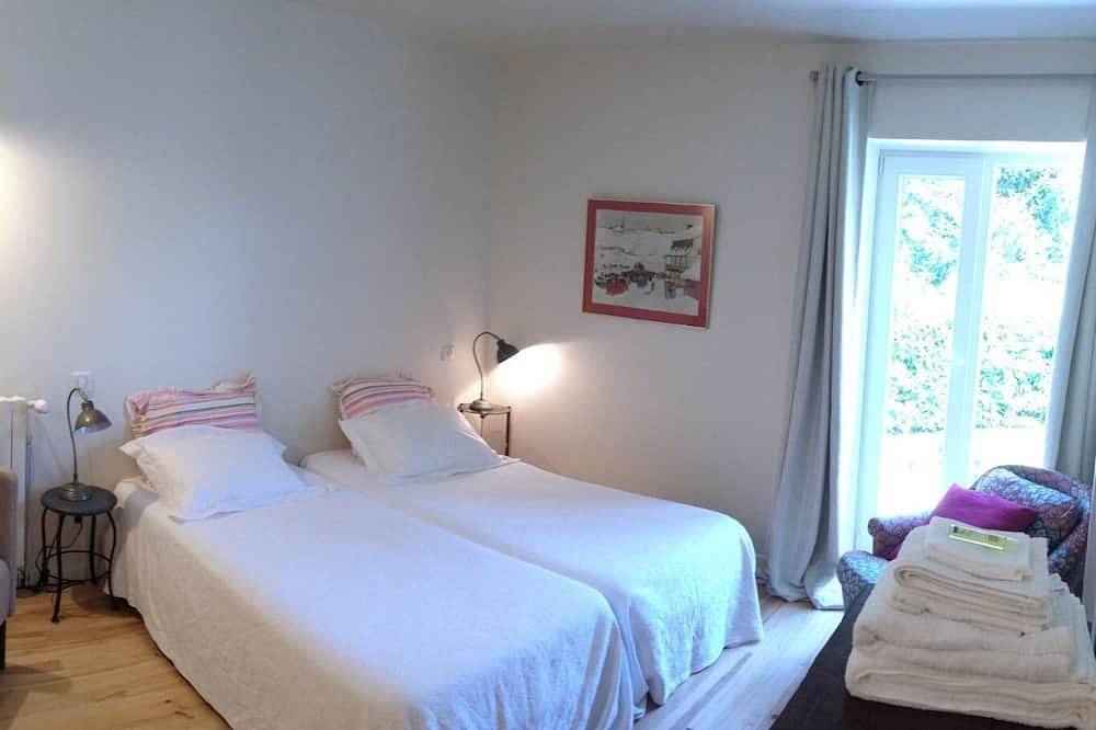 Entire apartment, Clos Mirabel Camelia Studio in Jurançon, Béarn