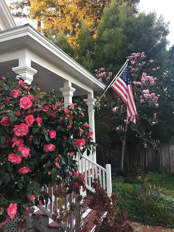 Main Street Farmhouse Cottage in Napa, Napa Valley