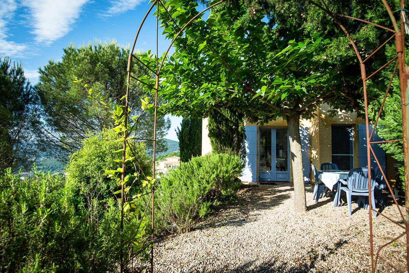 Aux Quatrefeuilles d'Oc  Gîte Romarin in Lodève, Région de Lodève