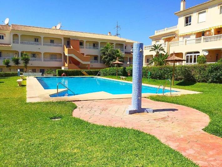 Apartamento de vacaciones para 3 personas, con jardín además de piscina y vistas - 1