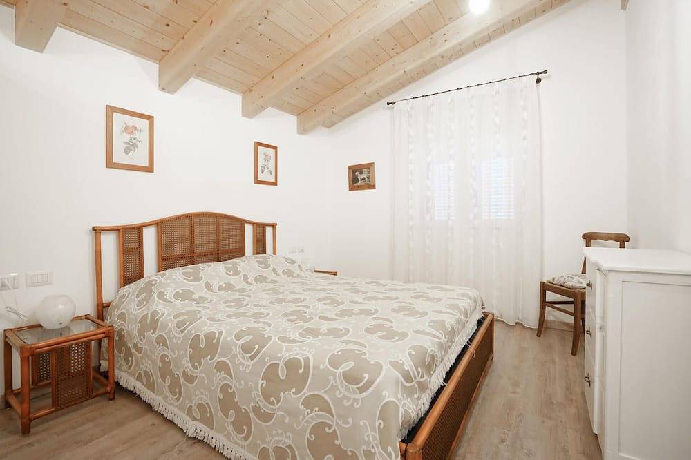 Lovely home in Imperia with Wifi in Borgo Sant'Agata, Imperia