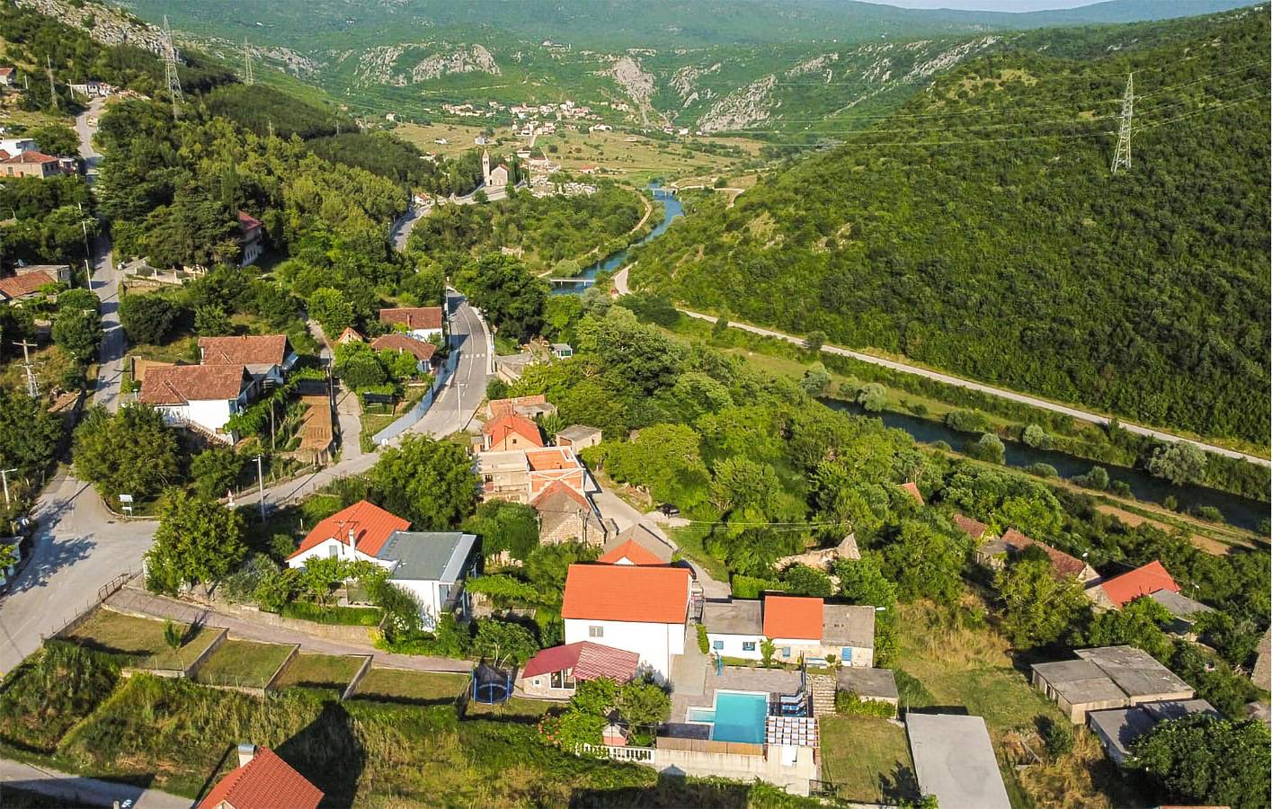 Gemütliche 200 m² große Wohnung mit Pool, Terrasse und WLAN in der Nähe des Flusses Ruda in Dalmatinisches Zagora