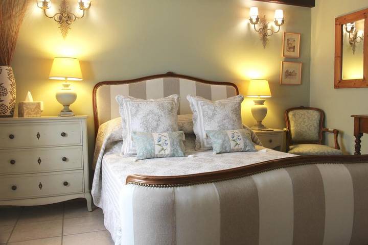 Location de vacances pour 2 personnes, avec vue ainsi que terrasse et jardin à Gourdon - 3