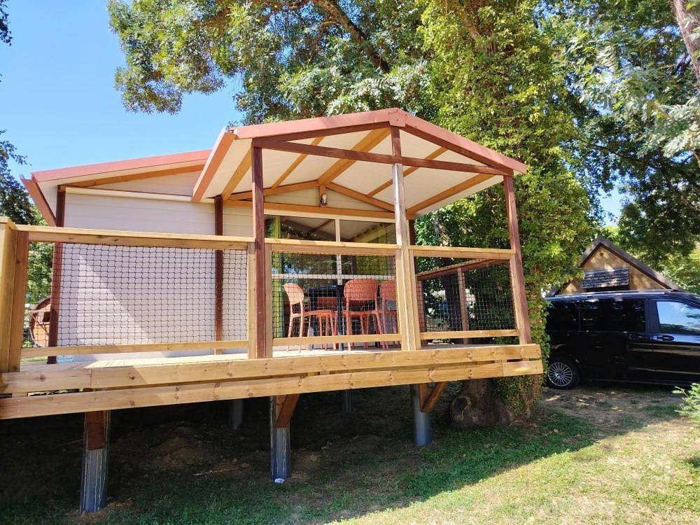 Camping de Tournus - Drole de cabane in Tournus, Région de Mâcon