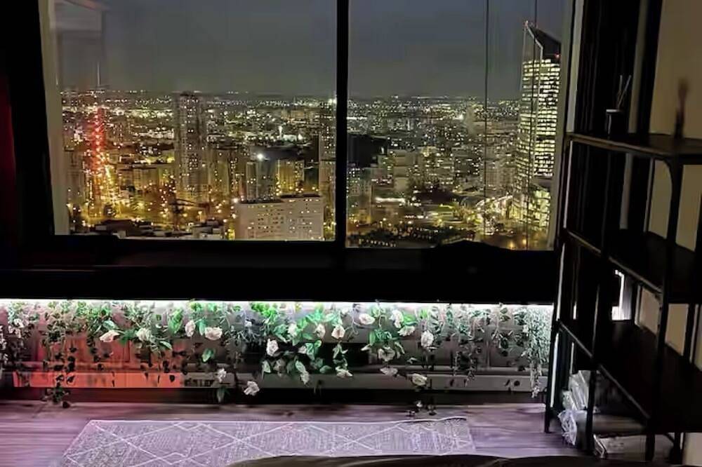 Entire apartment, 40th floor Spa/view in Puteaux, Hauts-de-Seine
