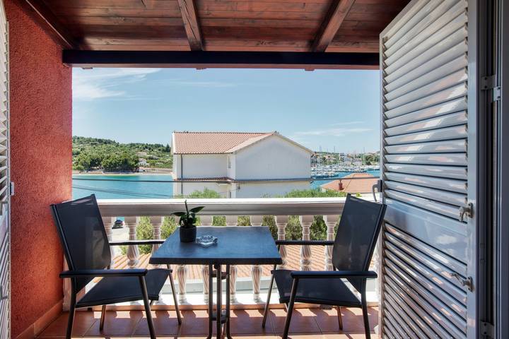 Ferienwohnung für 4 Personen, mit Balkon/Terrasse, mit Haustier in Jezera