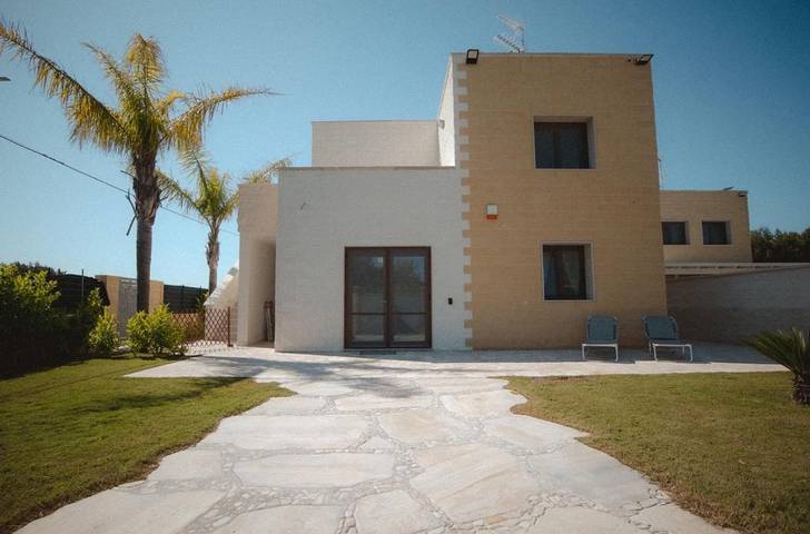 Ferienwohnung für 4 Personen, mit Garten und Ausblick in Torre Chianca