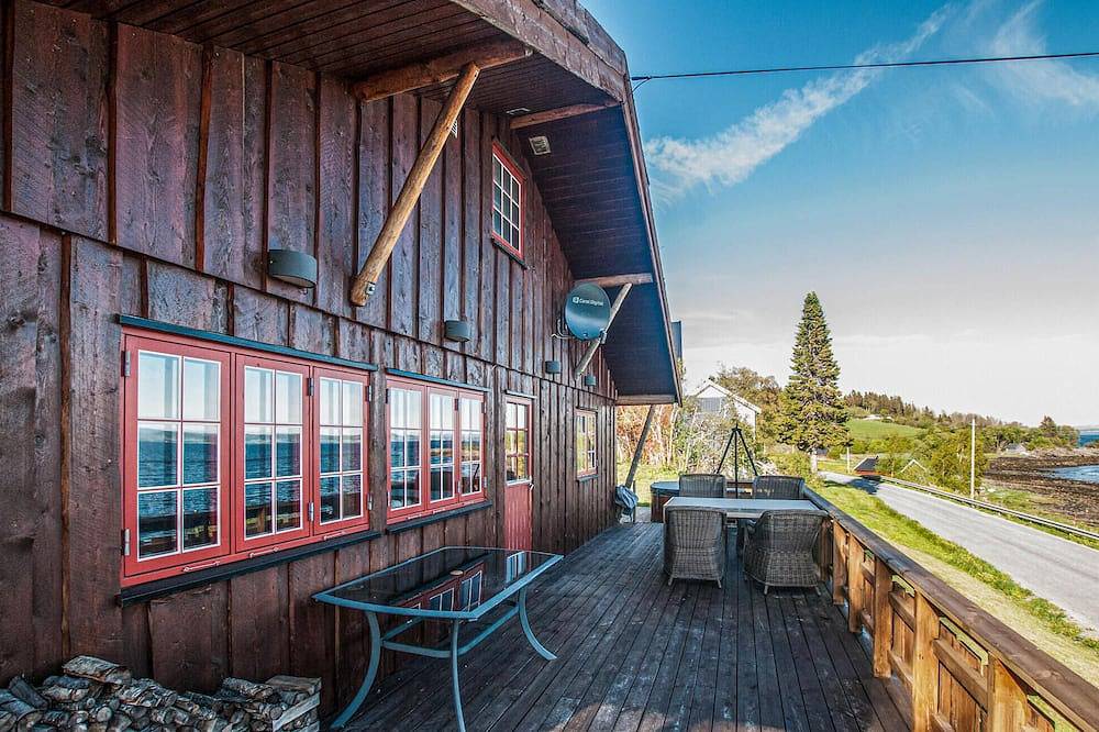 Stunning home in Malm with lake view in Verran