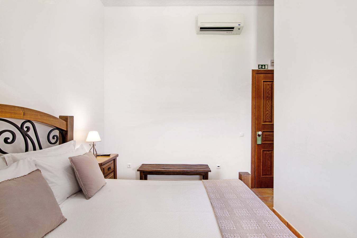 Quarto 'Quarto Roxo - Vista Pátio' com Piscina Partilhada, Wi-Fi e Ar Condicionado in Mértola, Distrito de Beja