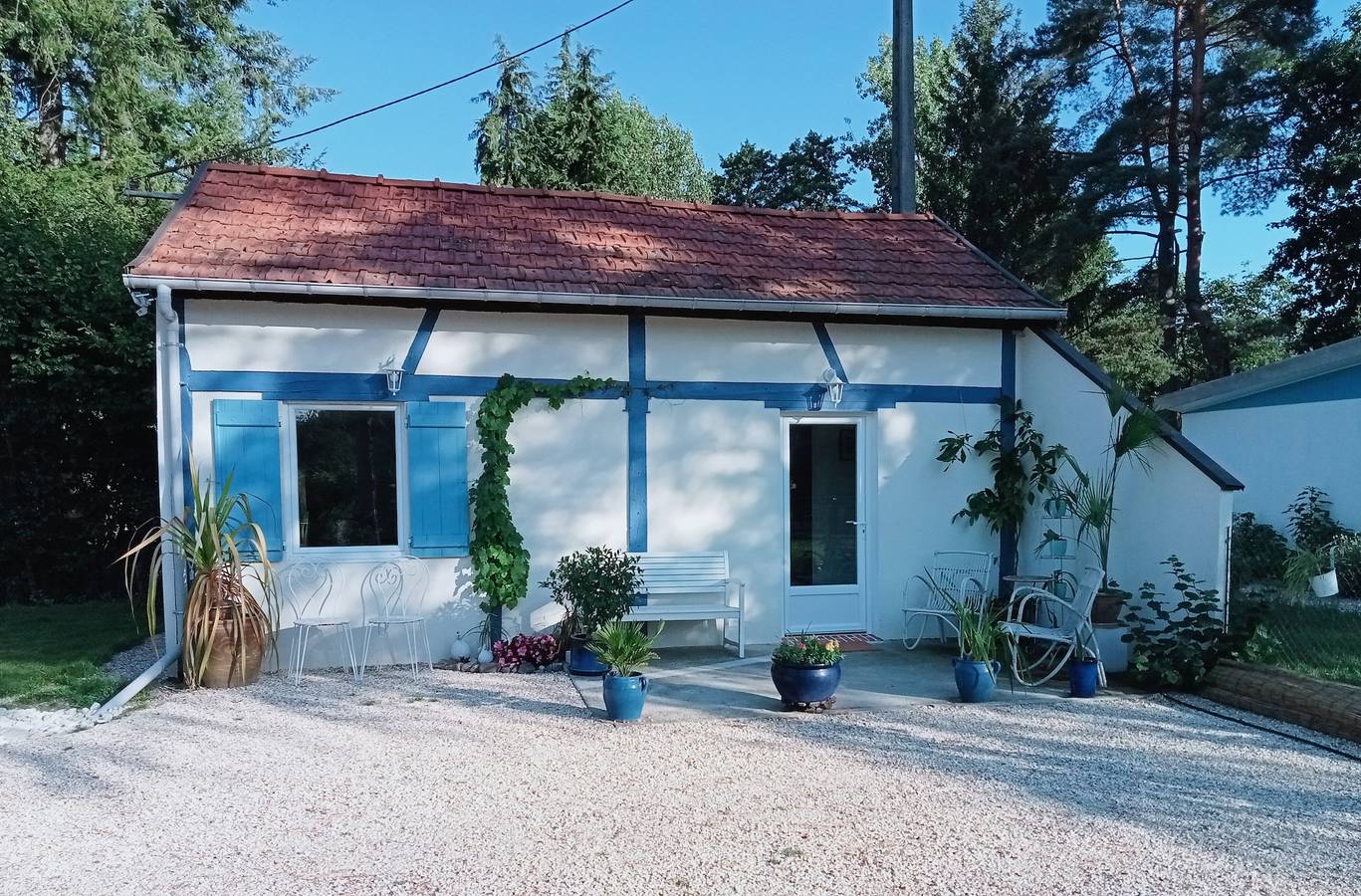 Gîte indépendant dans parc arboré avec terrasse partagée, jardin commun et Wi-Fi in Brinon-sur-Sauldre, Sologne