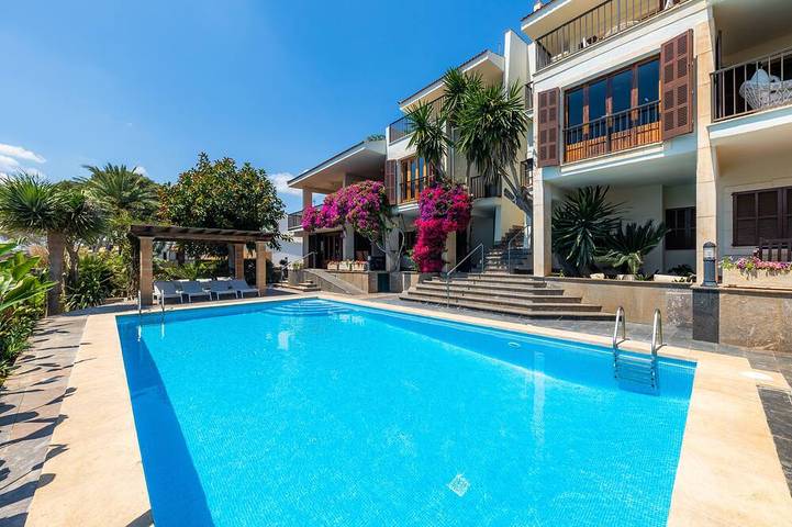 Villa for 9 people, with pool and balcony as well as garden - 1