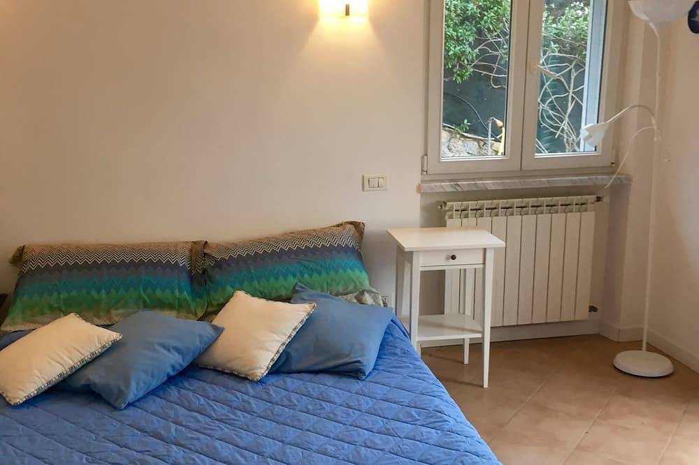Hütte im privaten Garten das Meer und die Berge in der Nähe der Cinque Terre mit Blick auf in Montemarcello, Ameglia Gemeinde