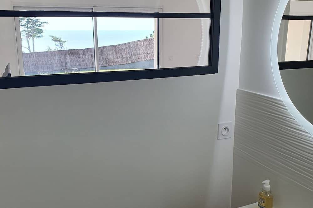 Appartement entier, Appartement type 3 neuf  de 60m2 vue mer à 150m de la plage in Locmaria-Plouzané, Région de Brest