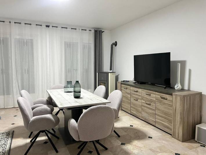 Location de vacances pour 8 personnes, avec terrasse à Sablé-sur-Sarthe - 3