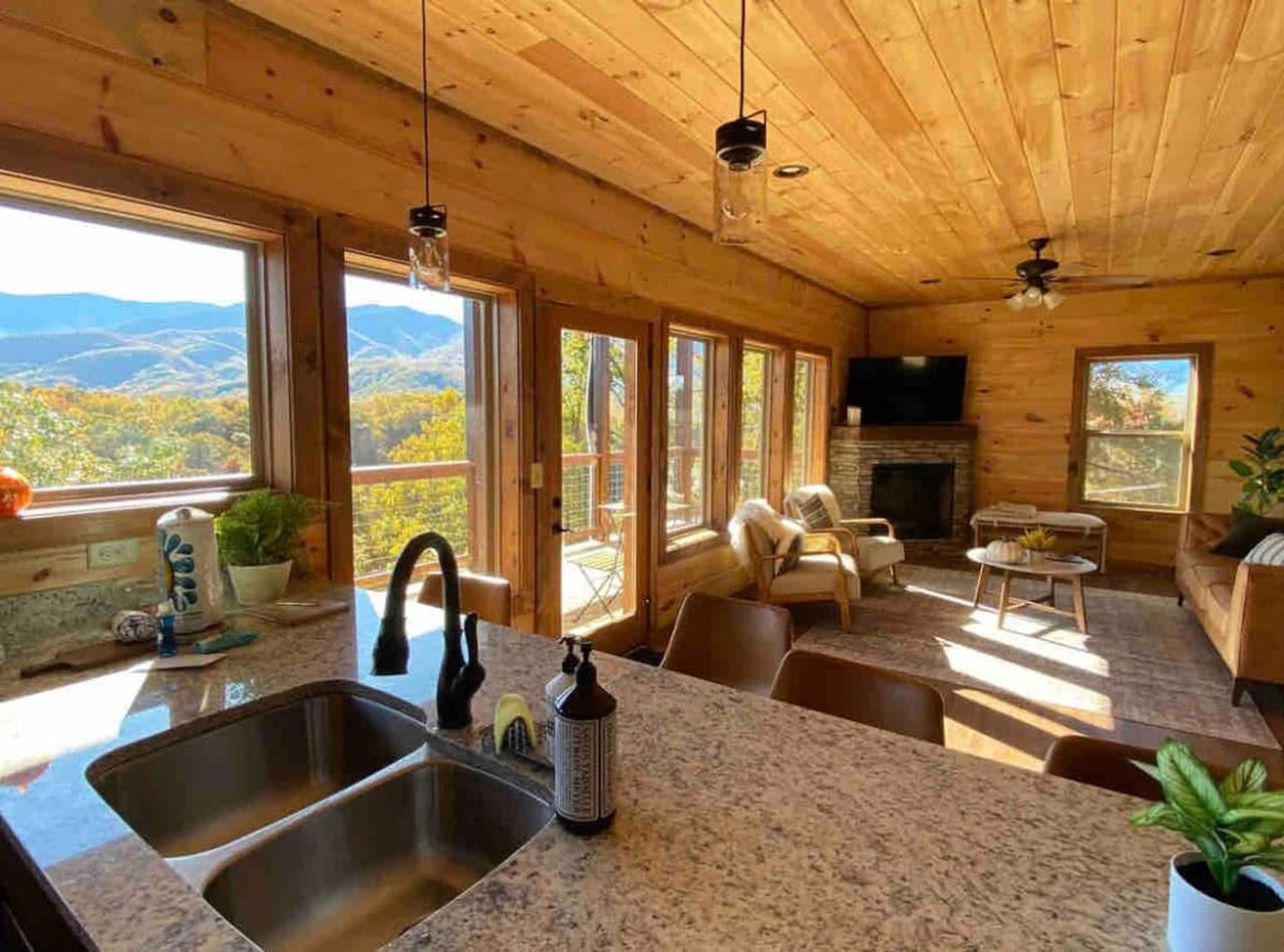 Entire apartment, Brand New Chalet with Spectacular Views- Ursa Mons in Sevier County