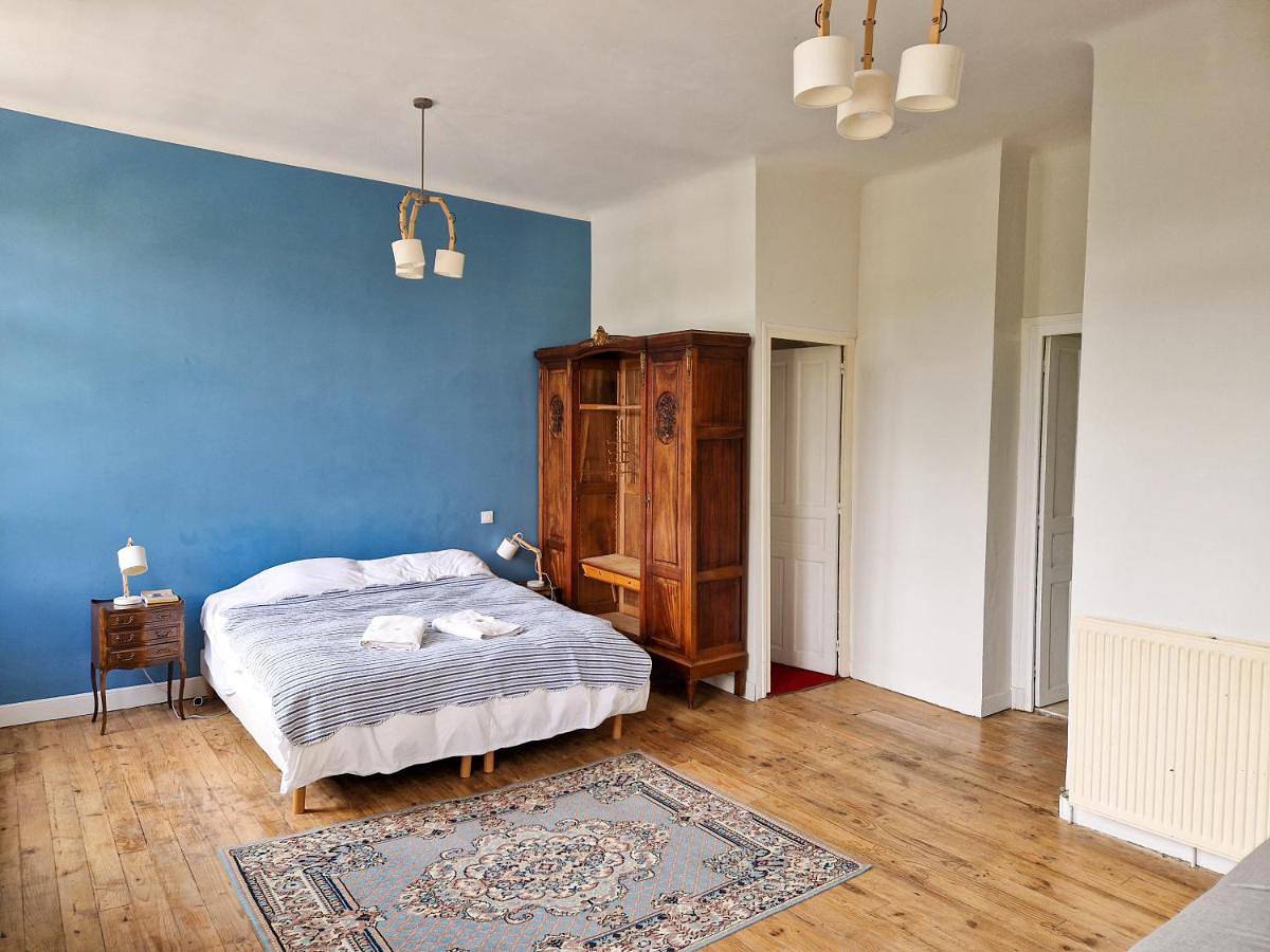 Family Room with Bath in Sauveterre-de-Béarn, Béarn