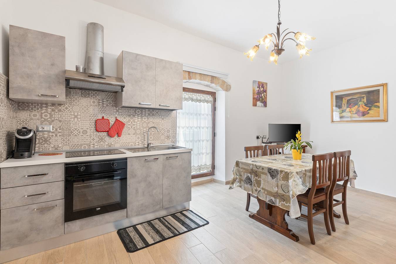 Apartamento inteiro, Apartamento 'Erato' com Vista Mar, Wi-Fi e Ar Condicionado in Scano di Montiferro, Sardenha