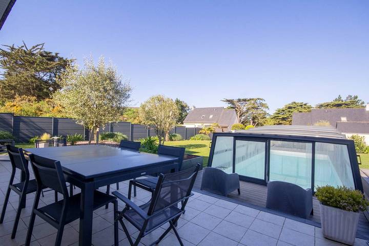 Chambre d’hôte pour 5 personnes, avec Terrasse ainsi que Jardin et Piscine dans le Morbihan