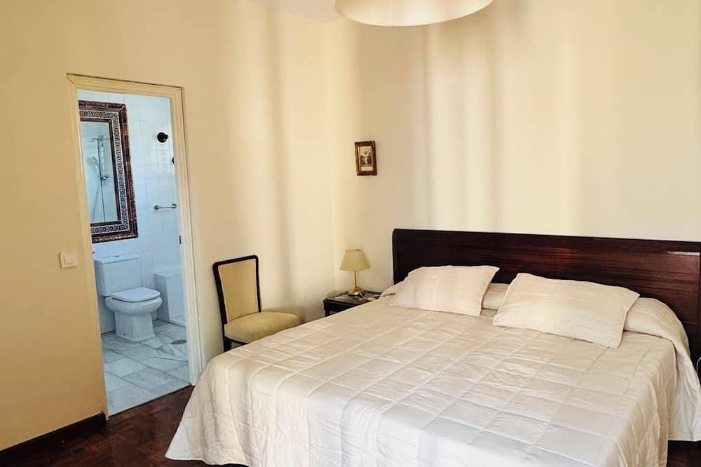 Casa Sevilla -Giralda, villa with swimming pool just a few minutes from the center of Seville in Mairena del Aljarafe, Sevilla Provinz