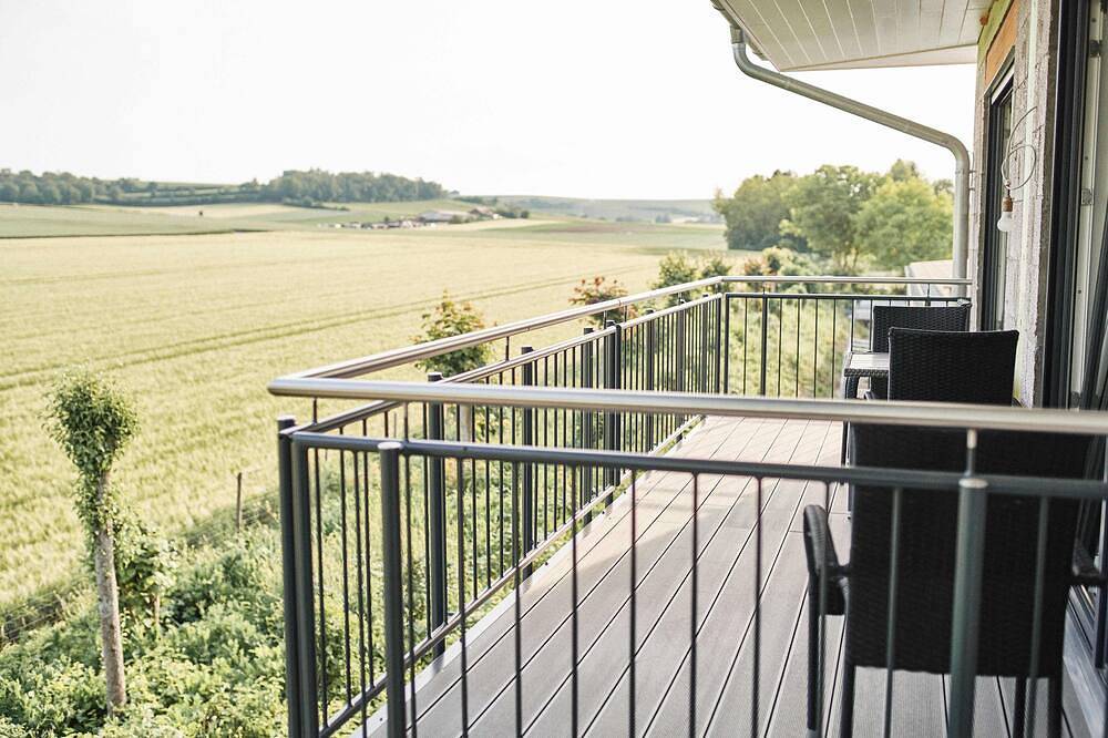 Entire apartment, White wine apartment with panoramic view in Stadecken-Elsheim, Rhinehesse region