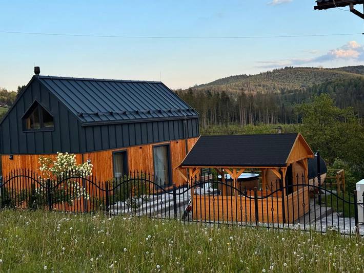 Willa dla 6 osób, z Balkon i Jacuzzi oraz Taras i Ogród w Koniaków