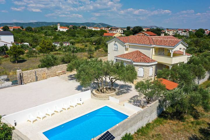 Ferienhaus für 9 Personen, mit Ausblick und Pool sowie Garten in Drage - 4