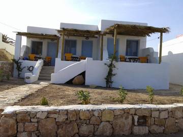 Gîte pour 2 personnes, avec jardin ainsi que vue et balcon dans Koufonisia