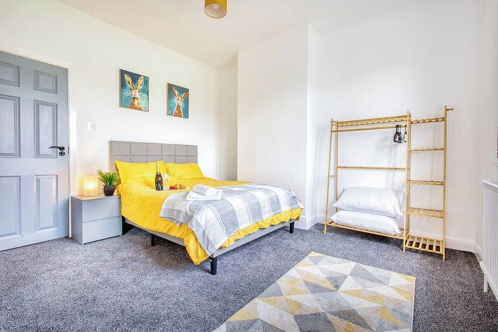 Modern 3-Bed Home Sleeps 6 with Parking & Fast Wifi Perfect for Contractors & Long Stays in St Helens, Nordwestengland